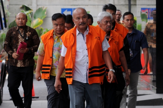 Tandatangani perpanjangan penahanan, para tersangka anggota DPRD Malang datangi KPK