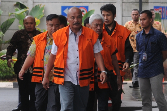 Tandatangani perpanjangan penahanan, para tersangka anggota DPRD Malang datangi KPK