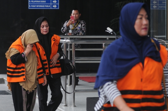 Tiga tersangka suap tandatangani berkas perpanjangan tahanan di KPK