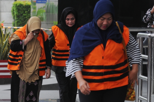 Tiga tersangka suap tandatangani berkas perpanjangan tahanan di KPK