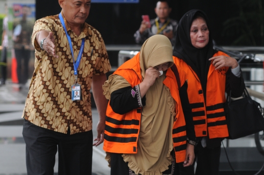 Tiga tersangka suap tandatangani berkas perpanjangan tahanan di KPK