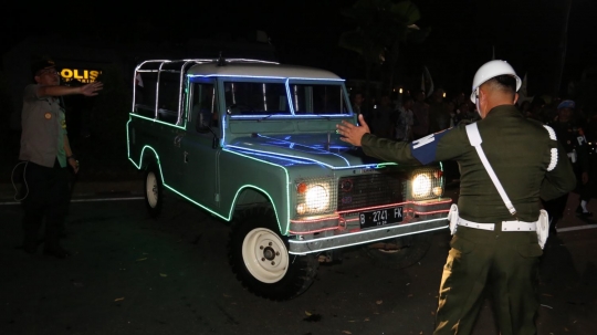 Land Rover jadul yang antar pasangan Jokowi-Maruf ke KPU
