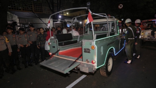 Land Rover jadul yang antar pasangan Jokowi-Maruf ke KPU