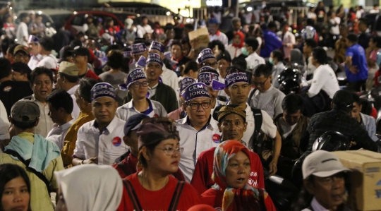 Gelombang pendukung Jokowi-Maruf Amin saat padati Tugu Proklamasi