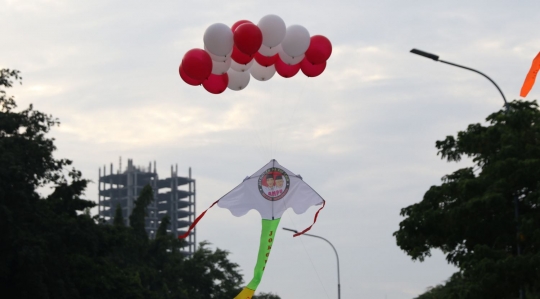 Gelombang pendukung Jokowi-Maruf Amin saat padati Tugu Proklamasi