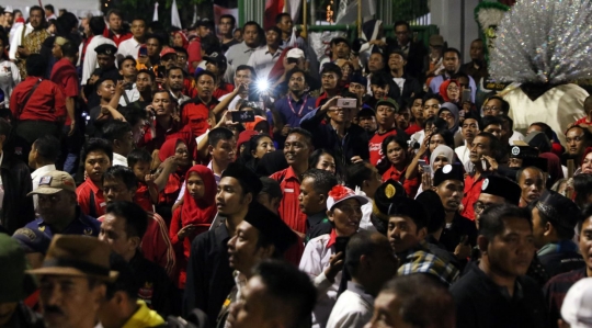 Gelombang pendukung Jokowi-Maruf Amin saat padati Tugu Proklamasi