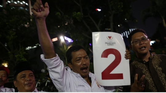 Usai dapat nomor urut, Prabowo-Sandiaga sapa pendukung