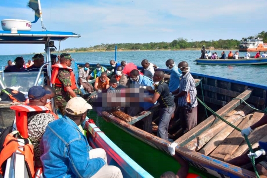 Tim penyelamat terus cari korban kapal terbalik di Tanzania