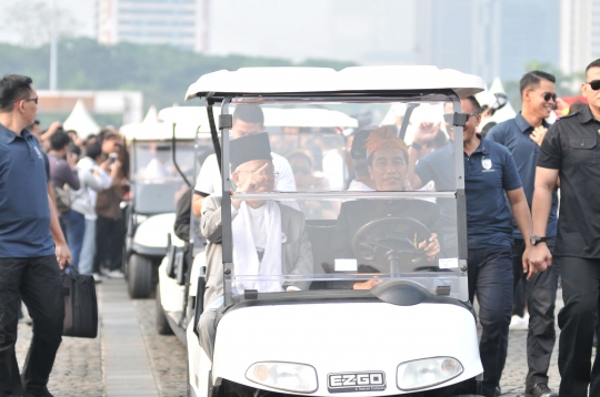 Gandengan erat Jokowi dan Prabowo saat Deklarasi Kampanye Damai