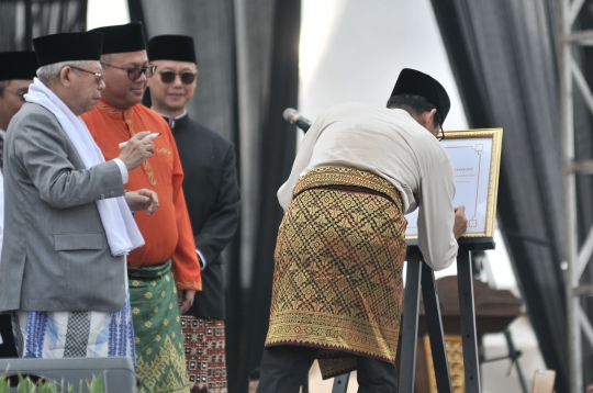 Gandengan erat Jokowi dan Prabowo saat Deklarasi Kampanye Damai