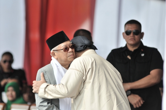 Gandengan erat Jokowi dan Prabowo saat Deklarasi Kampanye Damai