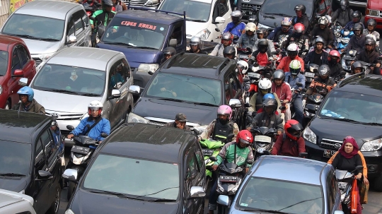 Angkot ngetem jadi biang kemacetan di Lenteng Agung