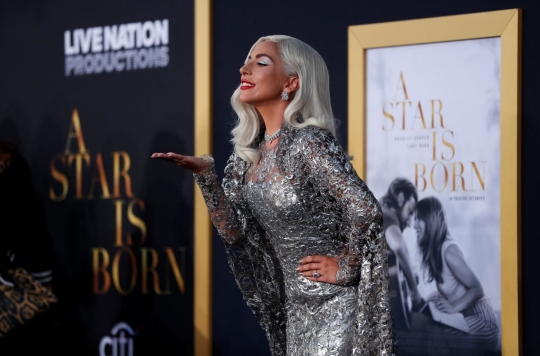 Gaya Lady Gaga di pemutaran perdana filmnya 'A Star Is Born'