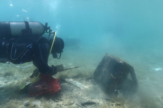 Penampakan aneka sampah di dasar laut Kroasia