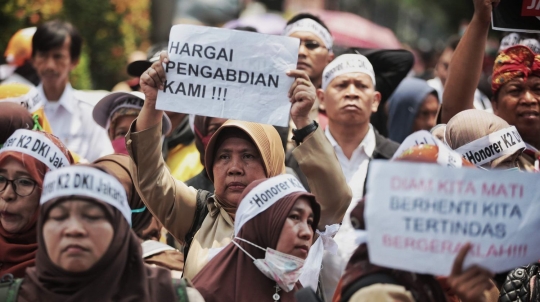 Aksi massa honorer K2 geruduk Balai Kota Jakarta