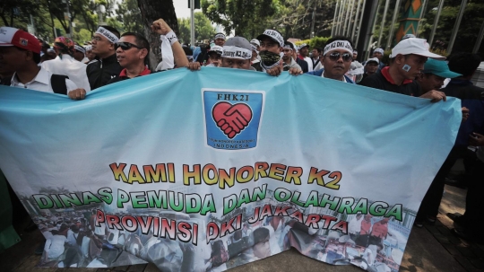 Aksi massa honorer K2 geruduk Balai Kota Jakarta