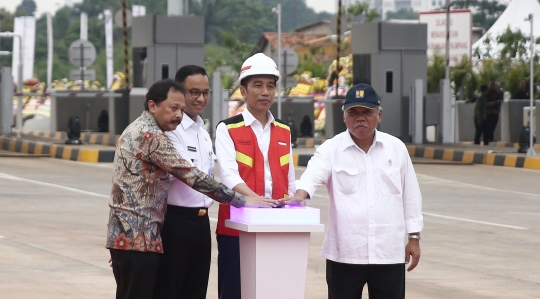 Presiden Jokowi resmikan Tol Depok-Antasari seksi 1