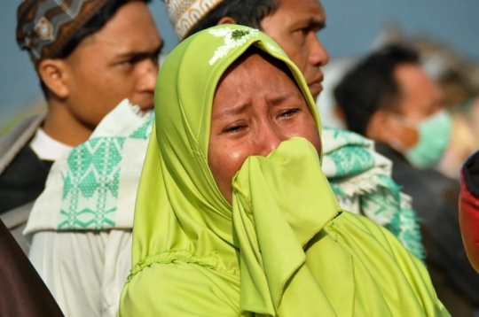 Tangis pilu keluarga korban gempa dan tsunami di Palu