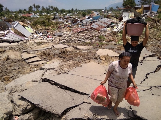 Tangis pilu keluarga korban gempa dan tsunami di Palu