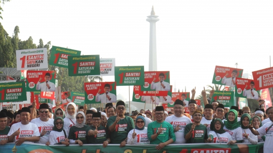 Jalan sehat dengan sarungan penuhi Car Free Day