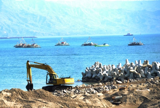 Pembangunan pelabuhan laut pengumpan di Sukabumi