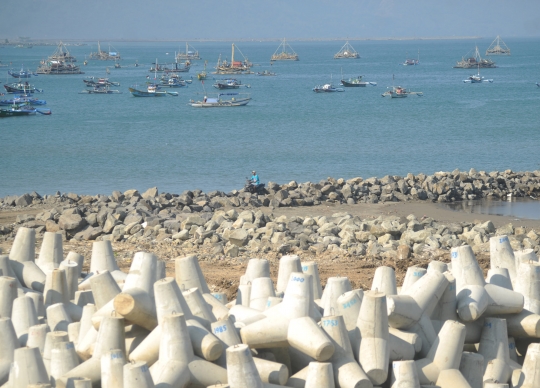 Pembangunan pelabuhan laut pengumpan di Sukabumi