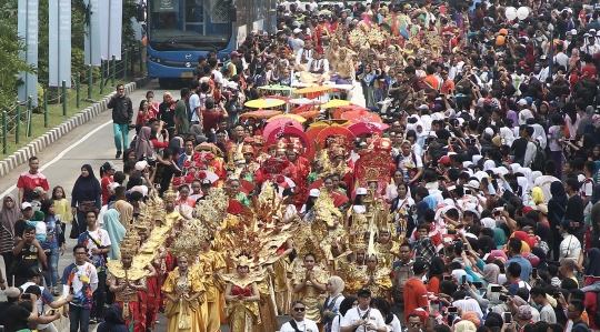 Pakaian adat ramaikan pawai obor Asian Para Games 2018