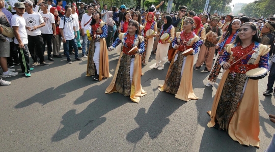 Pakaian adat ramaikan pawai obor Asian Para Games 2018