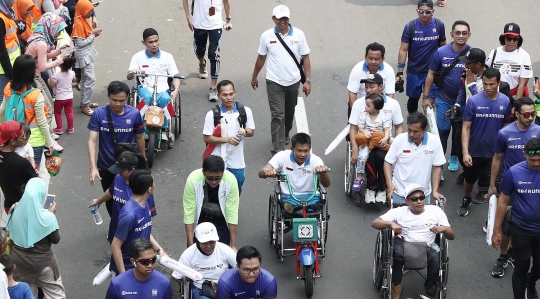 Pakaian adat ramaikan pawai obor Asian Para Games 2018