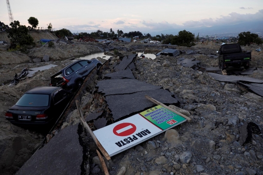 Melihat kerusakan akibat fenomena 'tanah bergerak' saat Gempa Palu