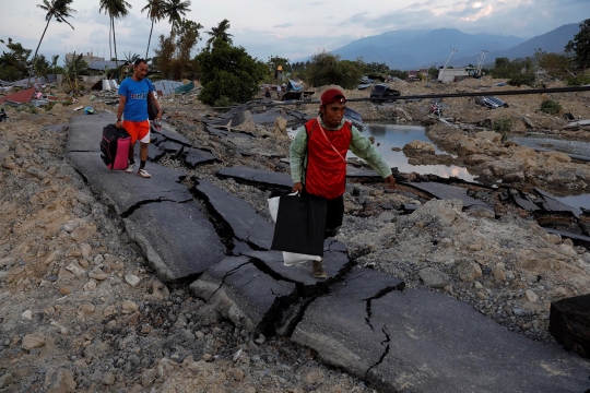 Melihat kerusakan akibat fenomena 'tanah bergerak' saat Gempa Palu