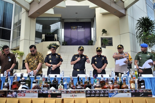 Pemusnahan rokok dan minuman keras ilegal senilai Rp 1,1 miliar