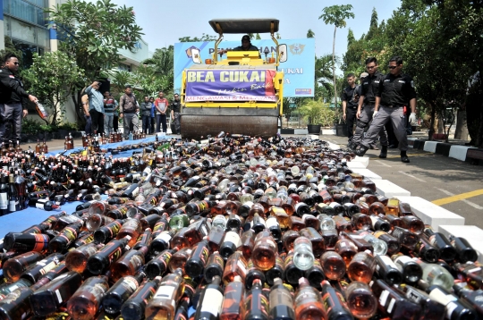 Pemusnahan rokok dan minuman keras ilegal senilai Rp 1,1 miliar