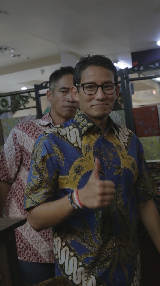 Gaya Sandiaga blusukan ke sentra UMKM batik Thamrin City