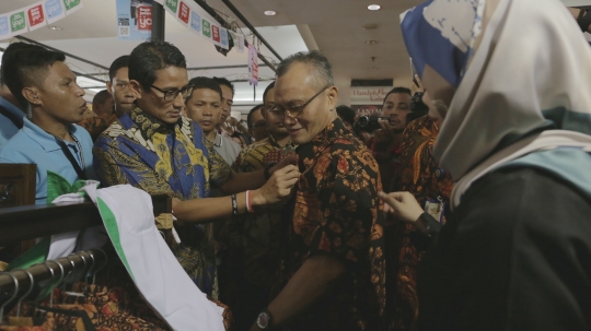 Gaya Sandiaga blusukan ke sentra UMKM batik Thamrin City