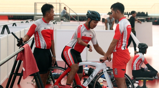 Tim para cycling Indonesia latihan di Velodrome Rawamangun