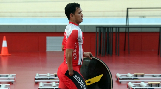 Tim para cycling Indonesia latihan di Velodrome Rawamangun