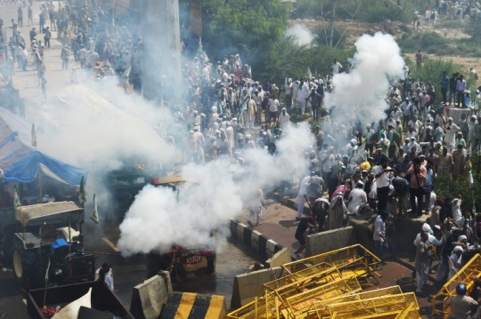 Demo tuntut kenaikan harga hasil panen, petani India bentrok dengan polisi