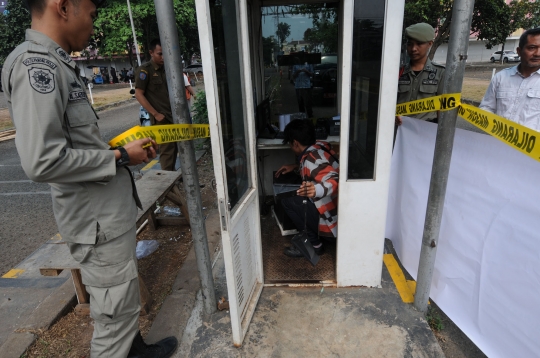 Tak berizin, lahan parkir di Tangerang Selatan disegel