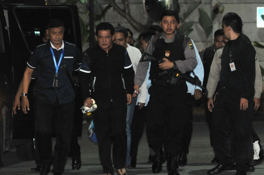 Ekspresi Wali Kota Pasuruan saat digelandang ke Gedung KPK