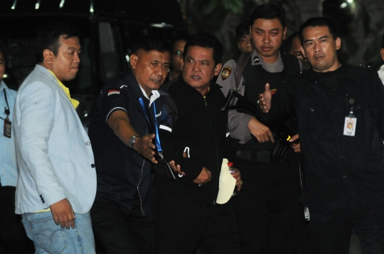 Ekspresi Wali Kota Pasuruan saat digelandang ke Gedung KPK