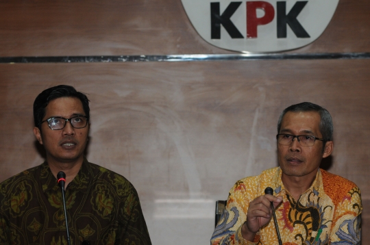 KPK tunjukan barang bukti OTT di Pasuruan