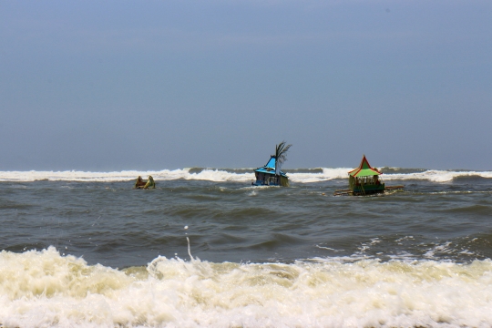 Melarung syukur kepada laut