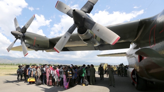 Hercules TNI AU bantu evakuasi warga tinggalkan Palu