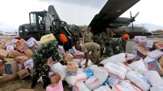 Bantuan asing tiba menggunakan pesawat Hercules di Palu