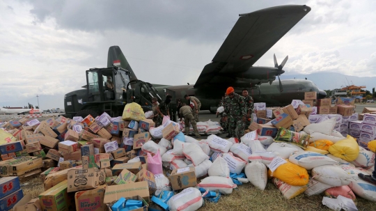 Bantuan asing tiba menggunakan pesawat Hercules di Palu