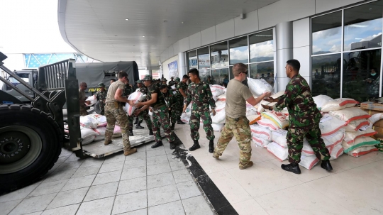 Bantuan asing tiba menggunakan pesawat Hercules di Palu