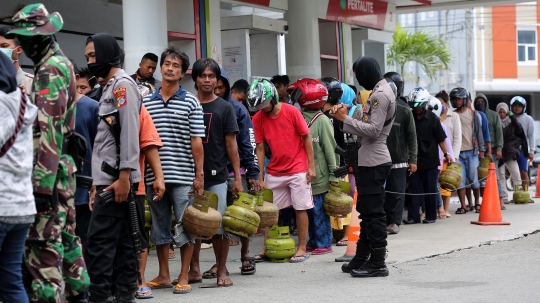 Polisi dan TNI jaga ketat operasi pasar elpiji pascagempa dan tsunami Palu