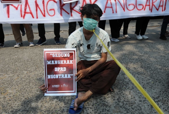 Aksi Sekolah Anti Korupsi geruduk gedung DPRD Tangsel