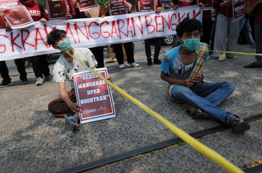 Aksi Sekolah Anti Korupsi geruduk gedung DPRD Tangsel